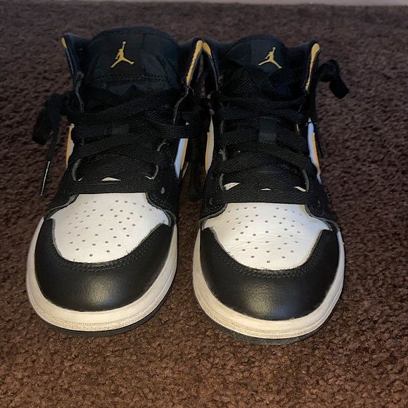 Air Jordan 1 mid. Black, gold and white. - Picture 3 of 4